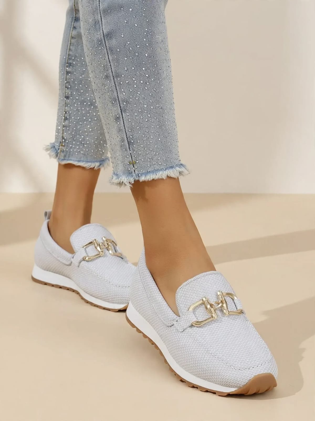 Daphne – instapsneakers van ademend textiel – Wit – gedragen voorkant