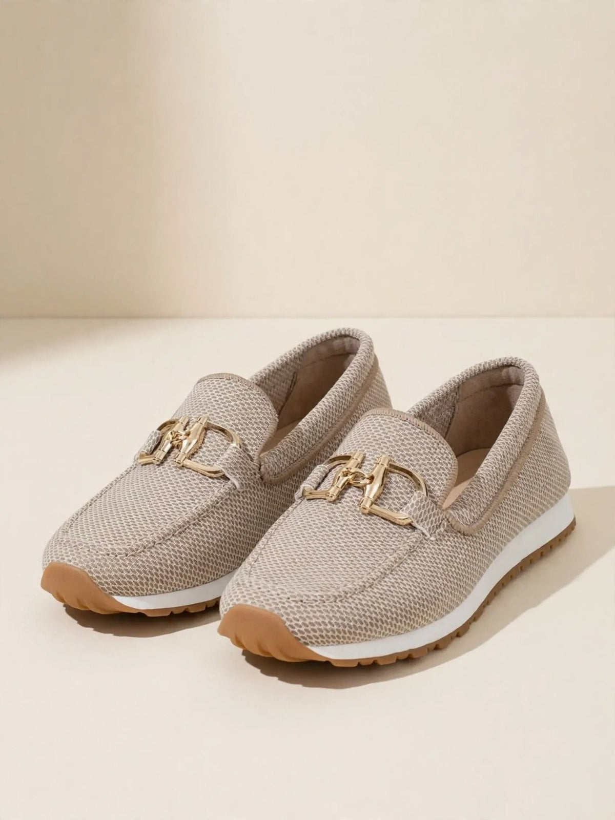 Susie – mesh loafers met gesp – Beige – productfoto driekwart