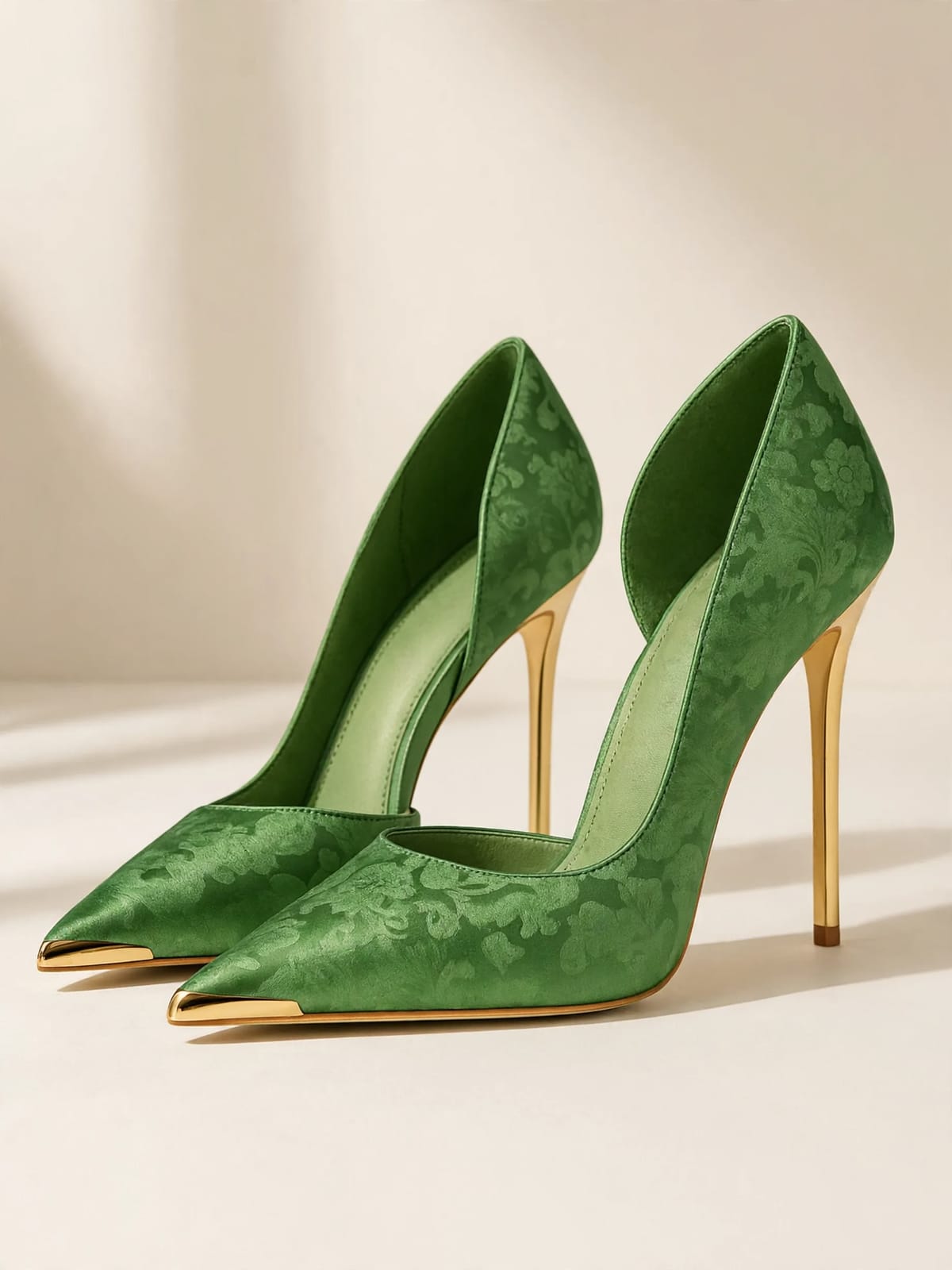 Aurelia – pumps met gouden hak – Groen – productfoto driekwart