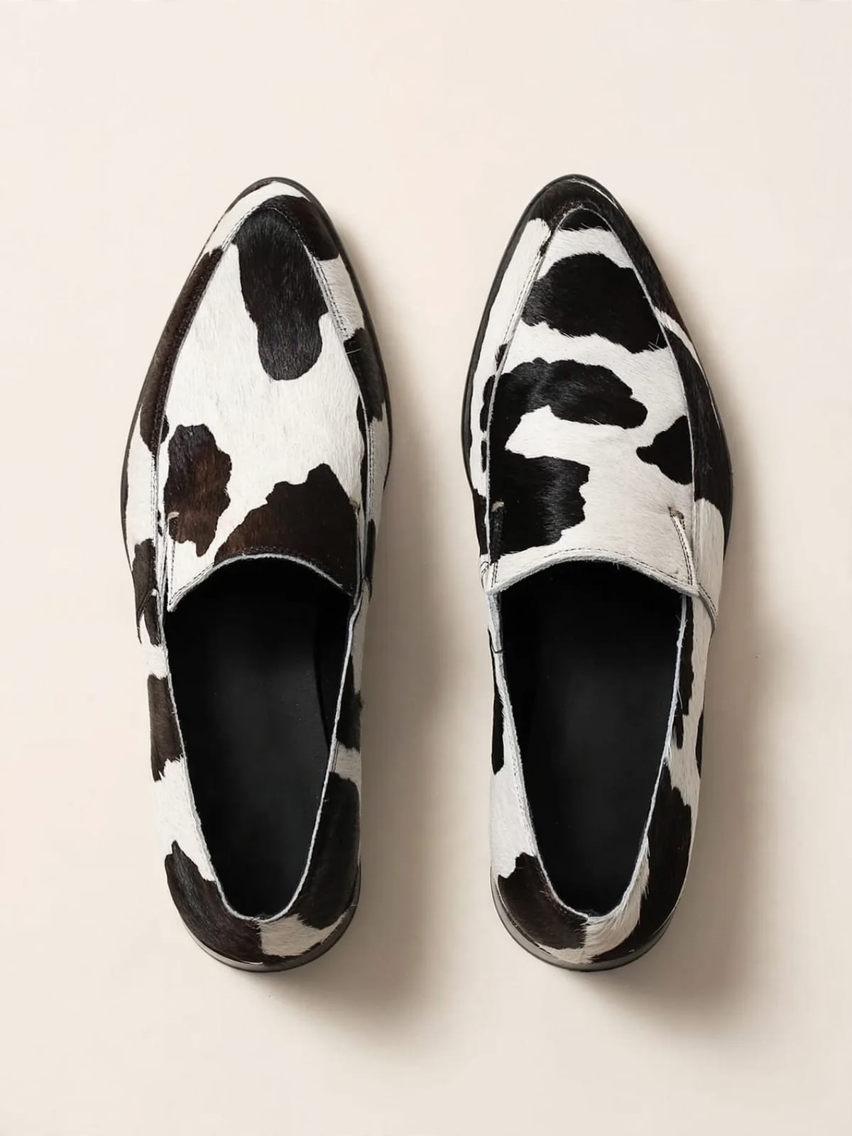 Becca – loafers met koeienprint – Productfoto bovenaanzicht