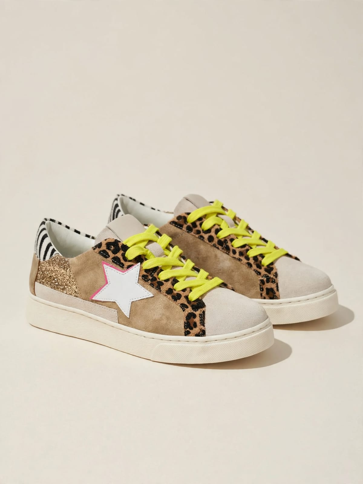 Calypsa – sneakers met luipaardprint – Productfoto driekwart