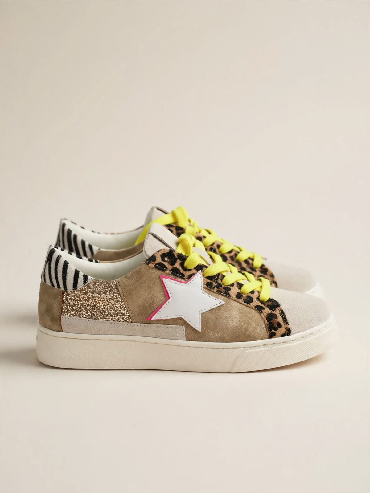 Calypsa – sneakers met luipaardprint – Productfoto zijkant