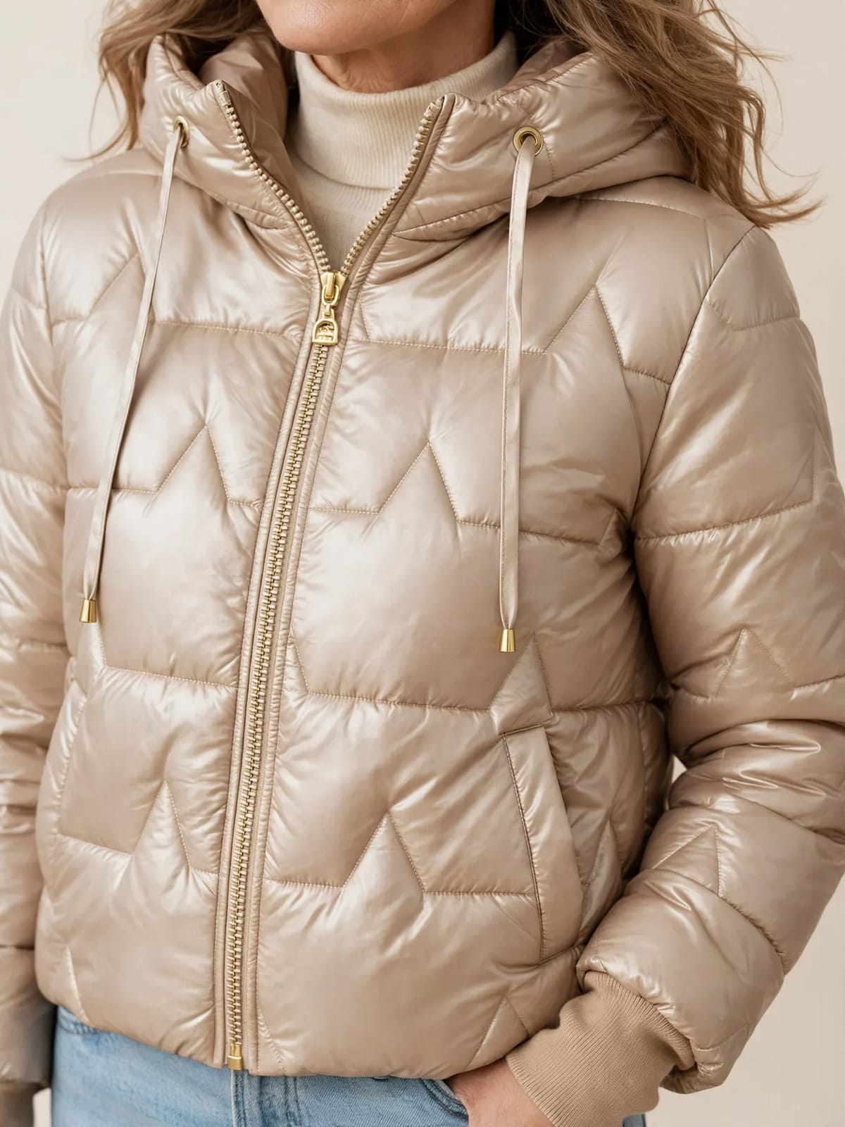 Carina – gewatteerde winterjas met capuchon – Beige – detail