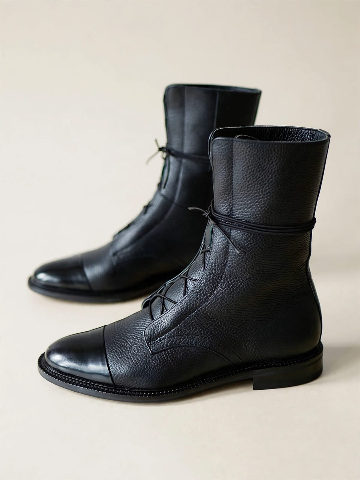 Carina – veterlaarzen met neus – Zwart – productfoto zijkant
