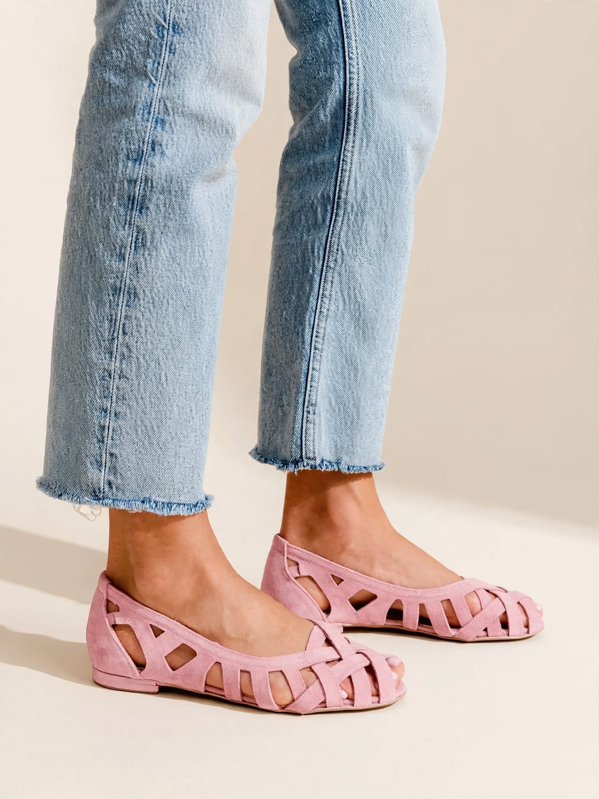 Caterina – gevlochten sandalen – Roze – gedragen zijkant