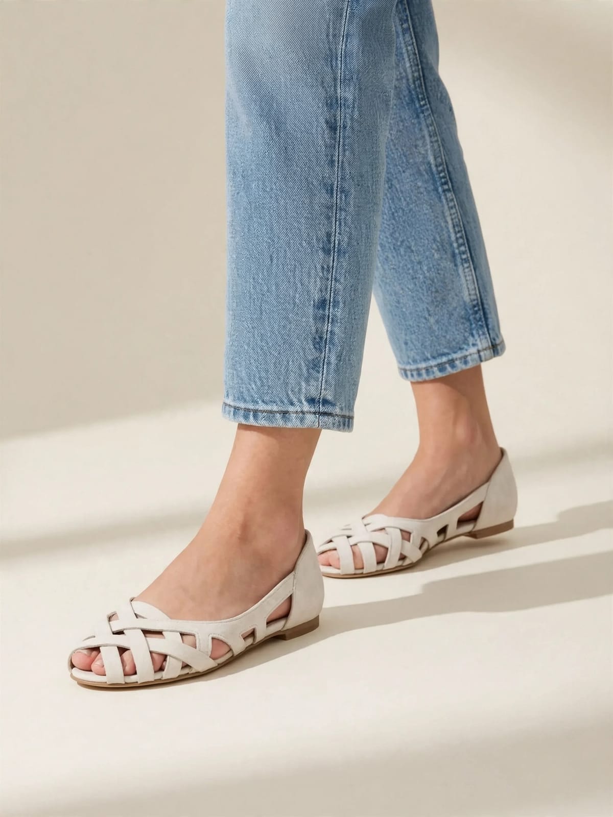 Caterina – gevlochten sandalen – Wit – gedragen voorkant