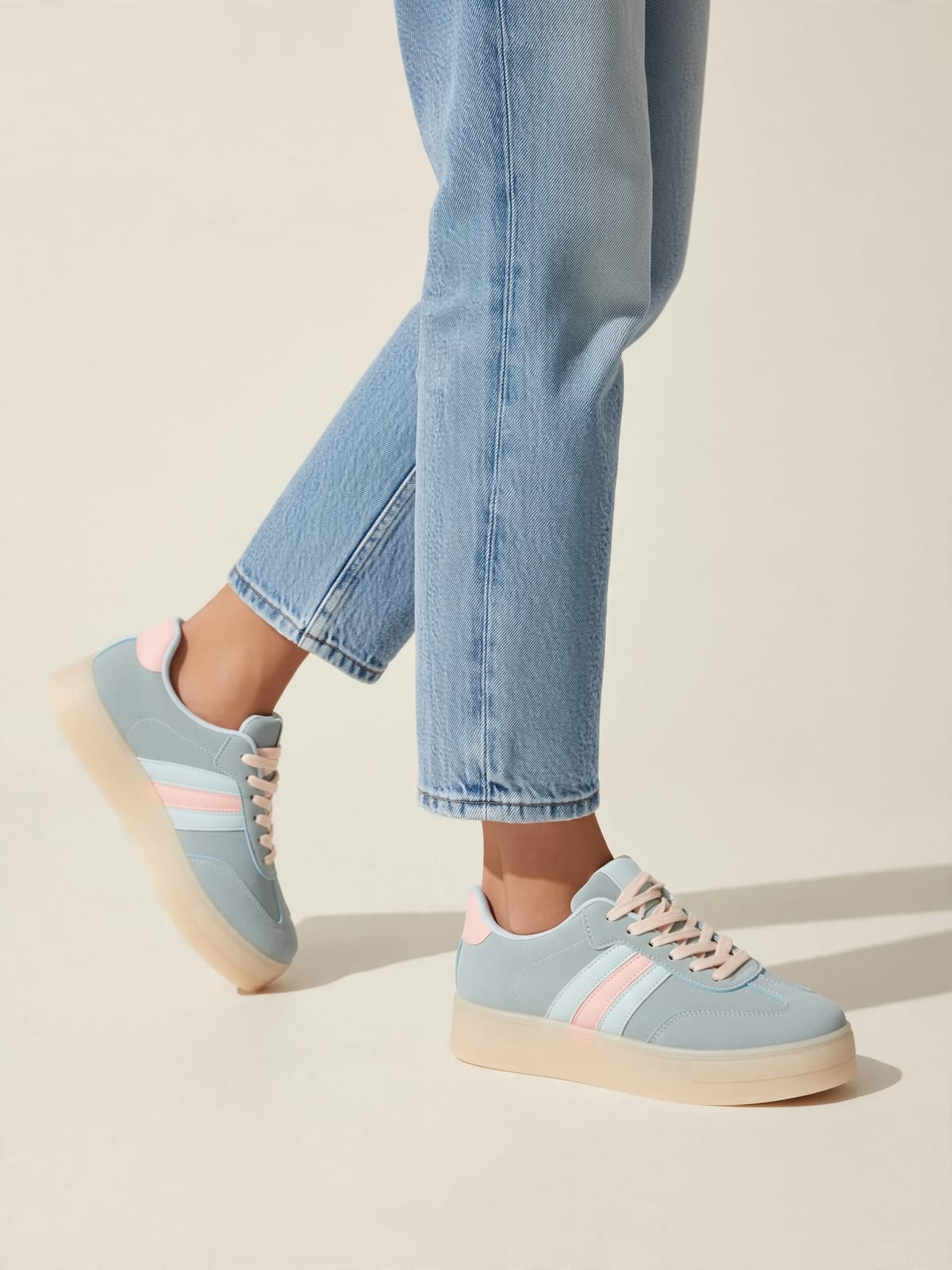 Chloé – pastel suède sneakers – Gedragen lopend