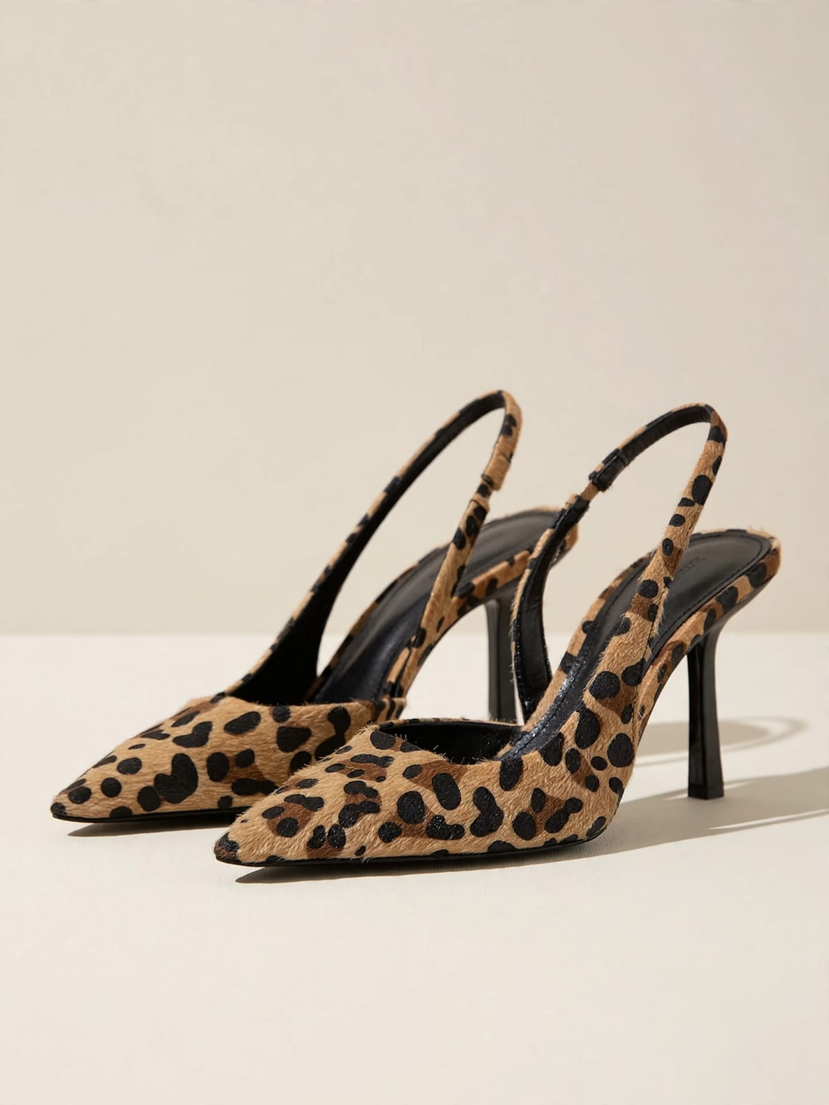 Clara – luipaard slingback pumps – Productfoto driekwart