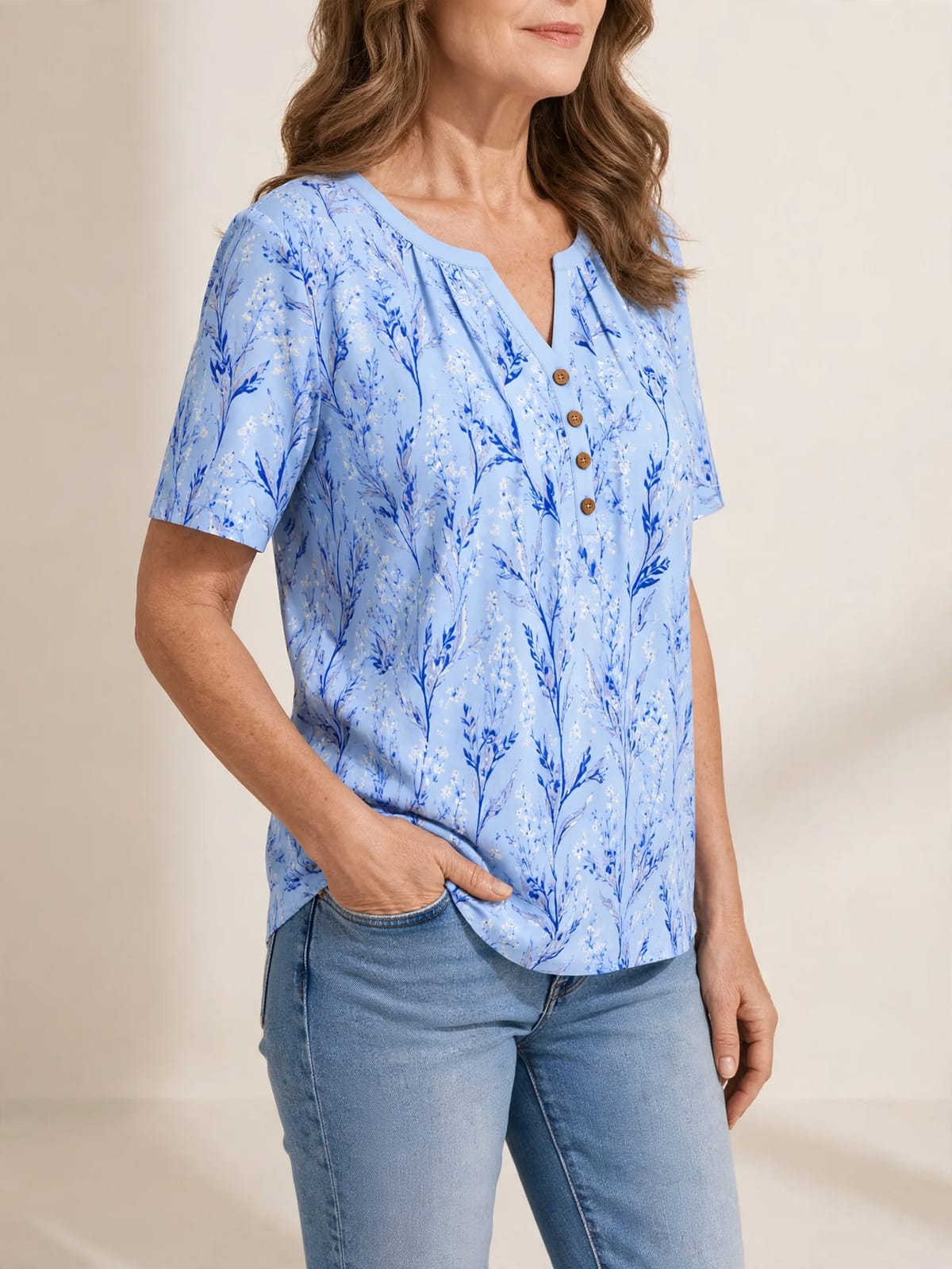 Coby – plissé blouse met bloemenprint – Blauw – driekwart