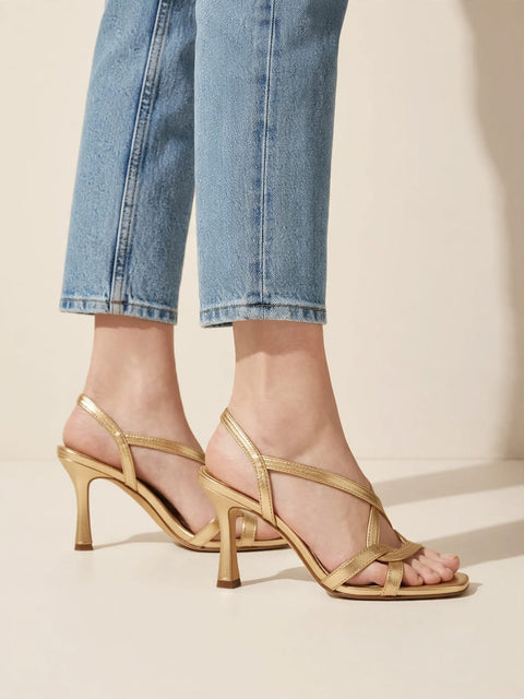 Elisabeth | Gouden sandalen: de charme van de zomer
