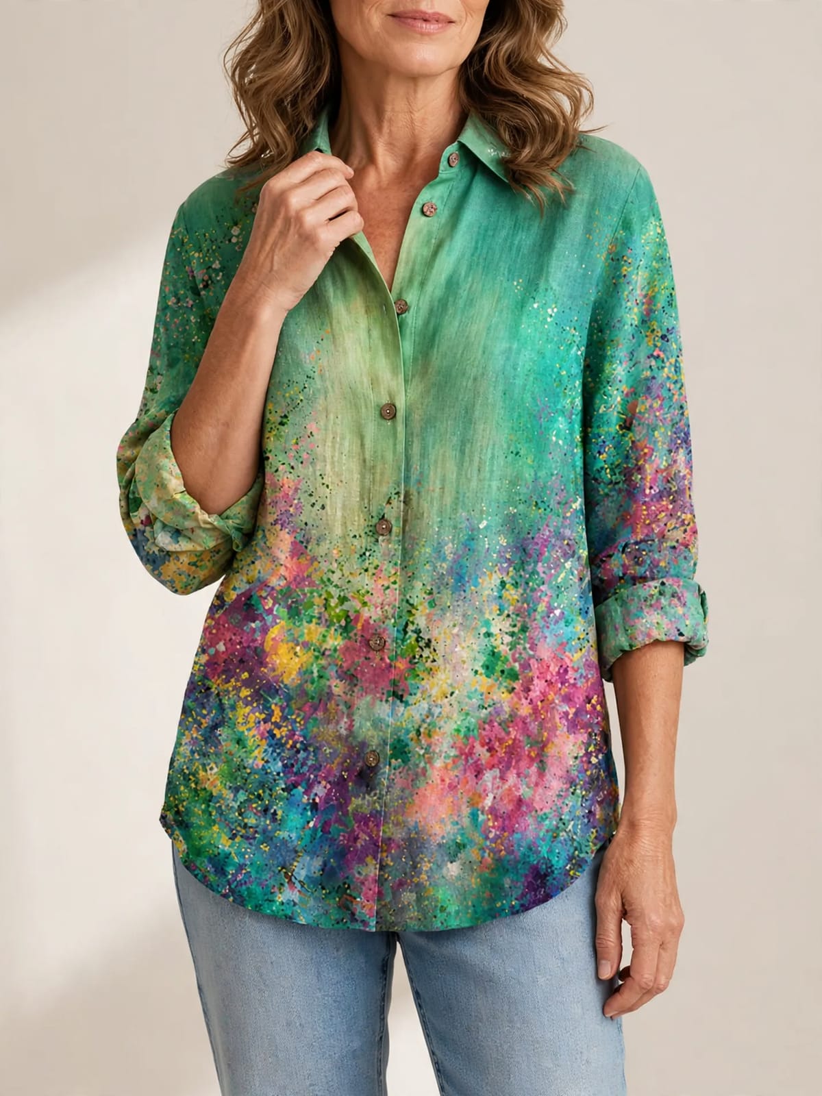 Emerald Meadow – blouse met kunstprint – Hand bij hals