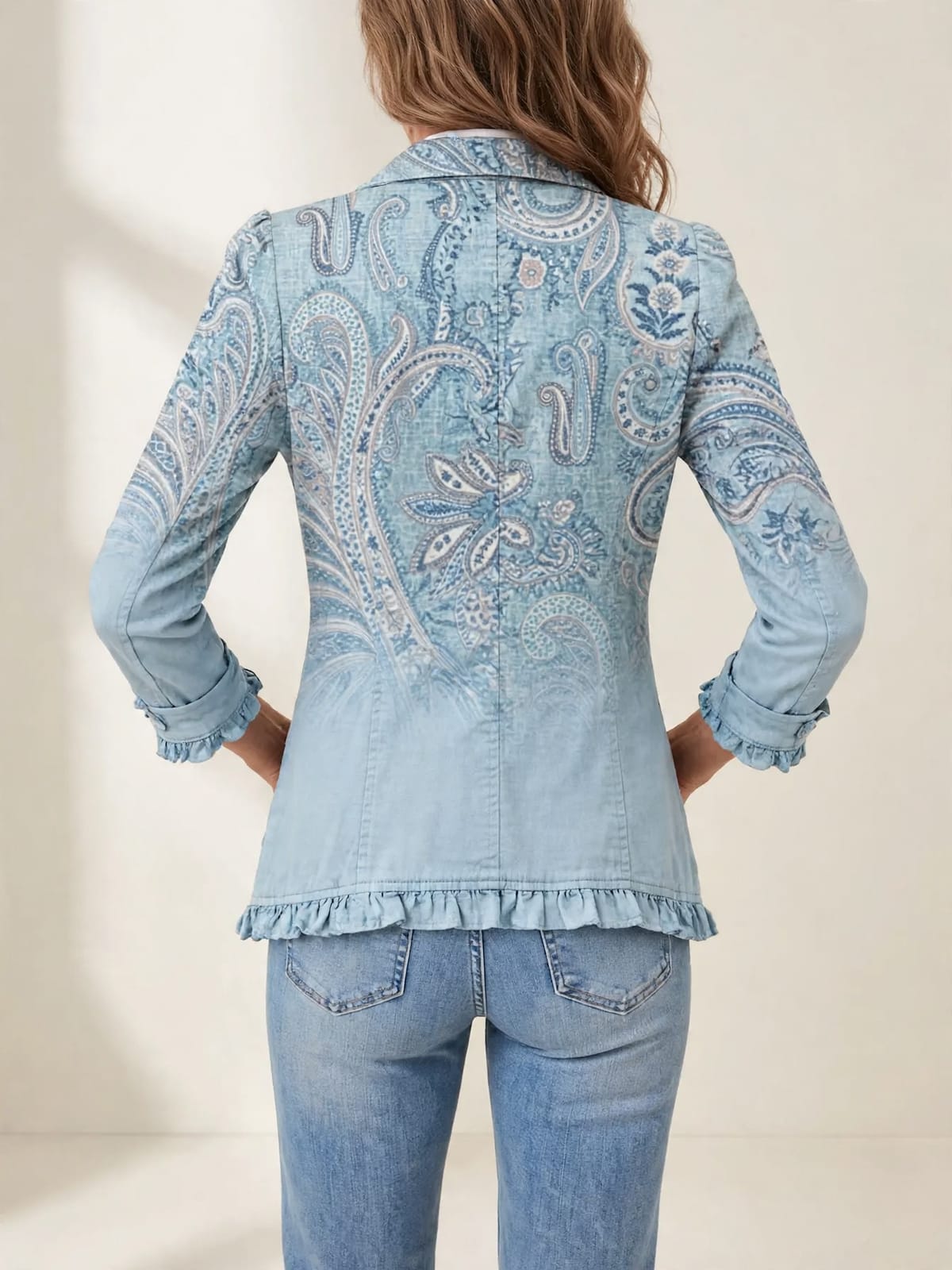 Estrella – paisley jasje met ruffles – Achterkant