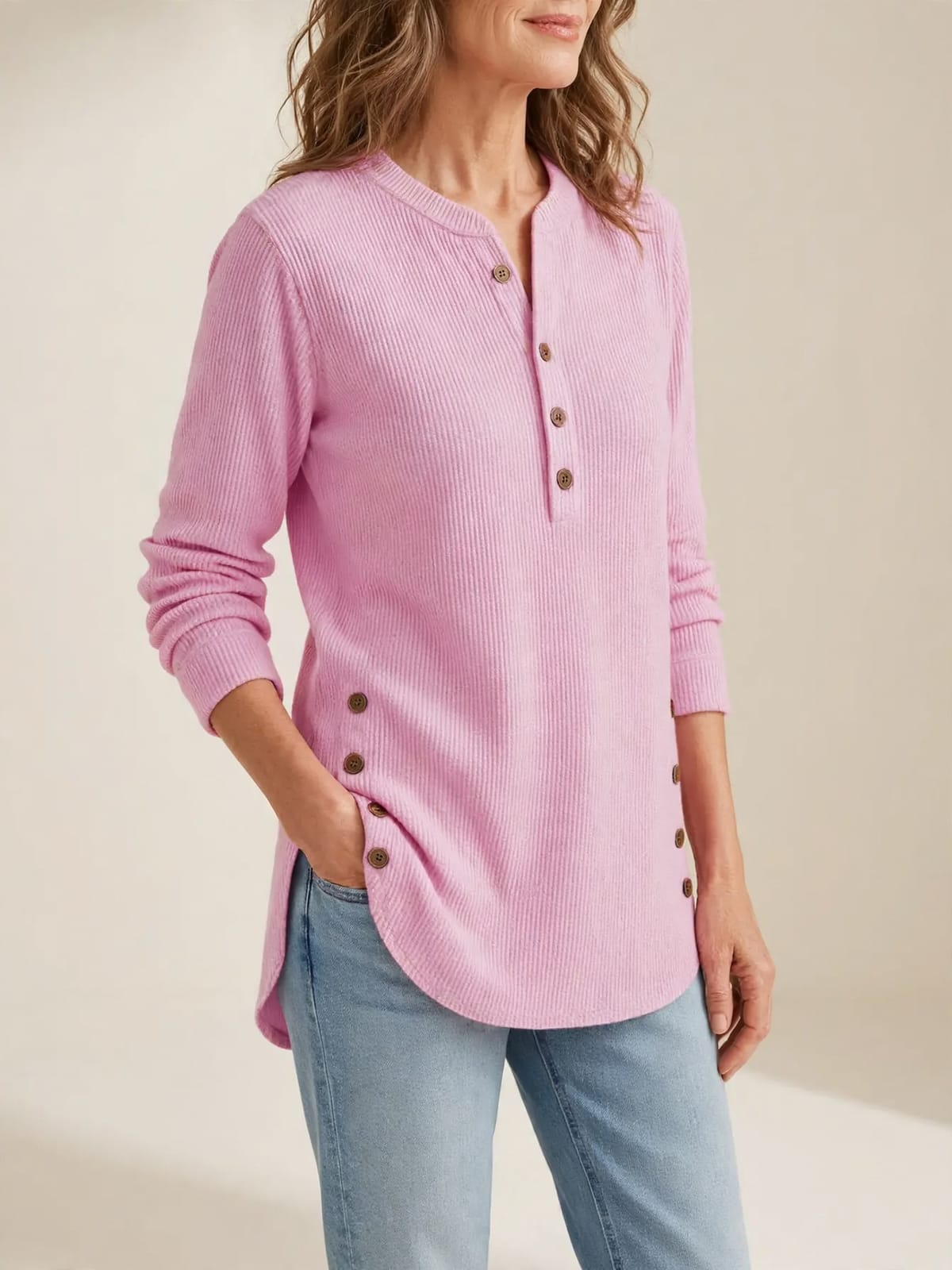 Francien – ribgebreide sweater met knoopjes – Roze – driekwart