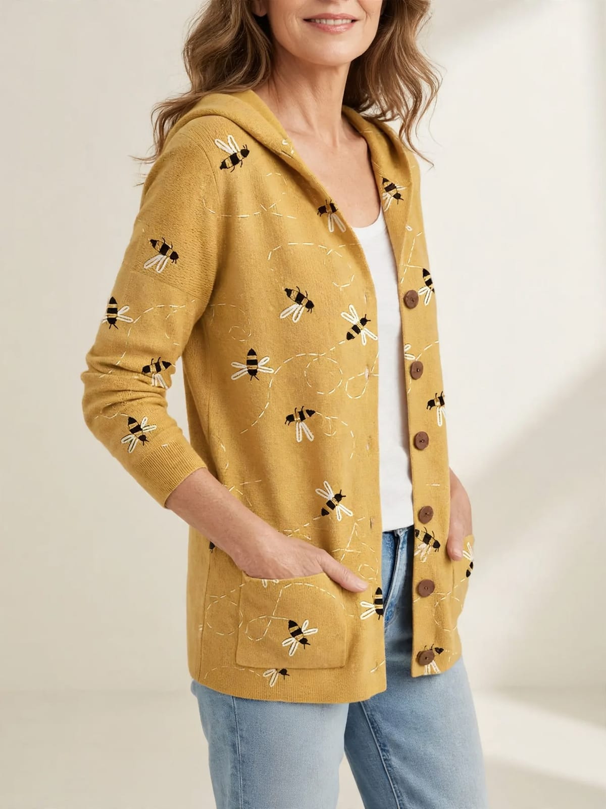 Ingrid – zacht vest met capuchon – Geel – driekwart