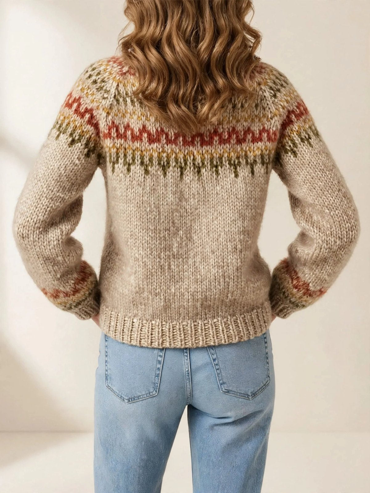 Khloe – gebreide trui met patroon – Beige – achterkant