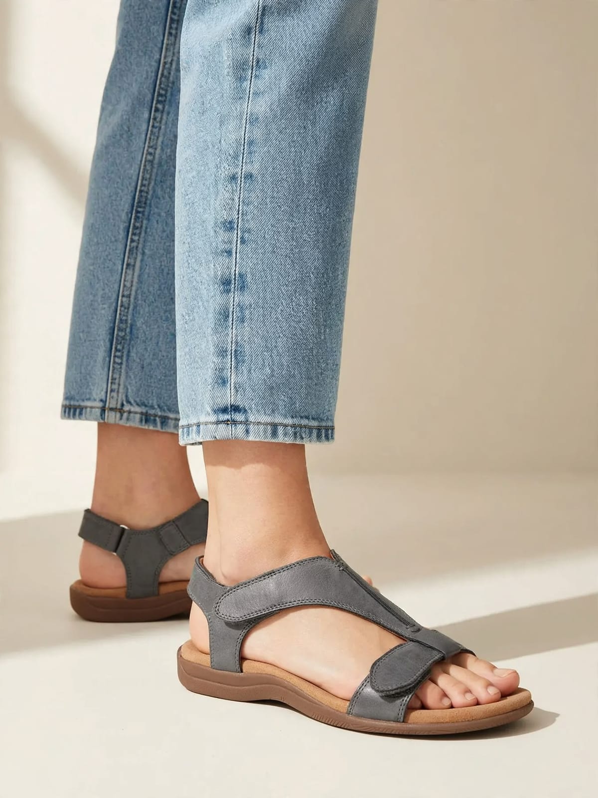 Lara – comfortabele sandalen – Grijs – gedragen zijkant