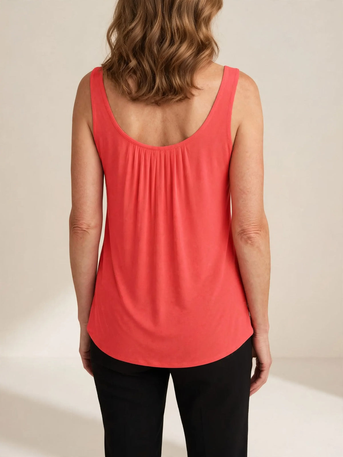 Lies – geplooide mouwloze top – Oranje-rood – achterkant