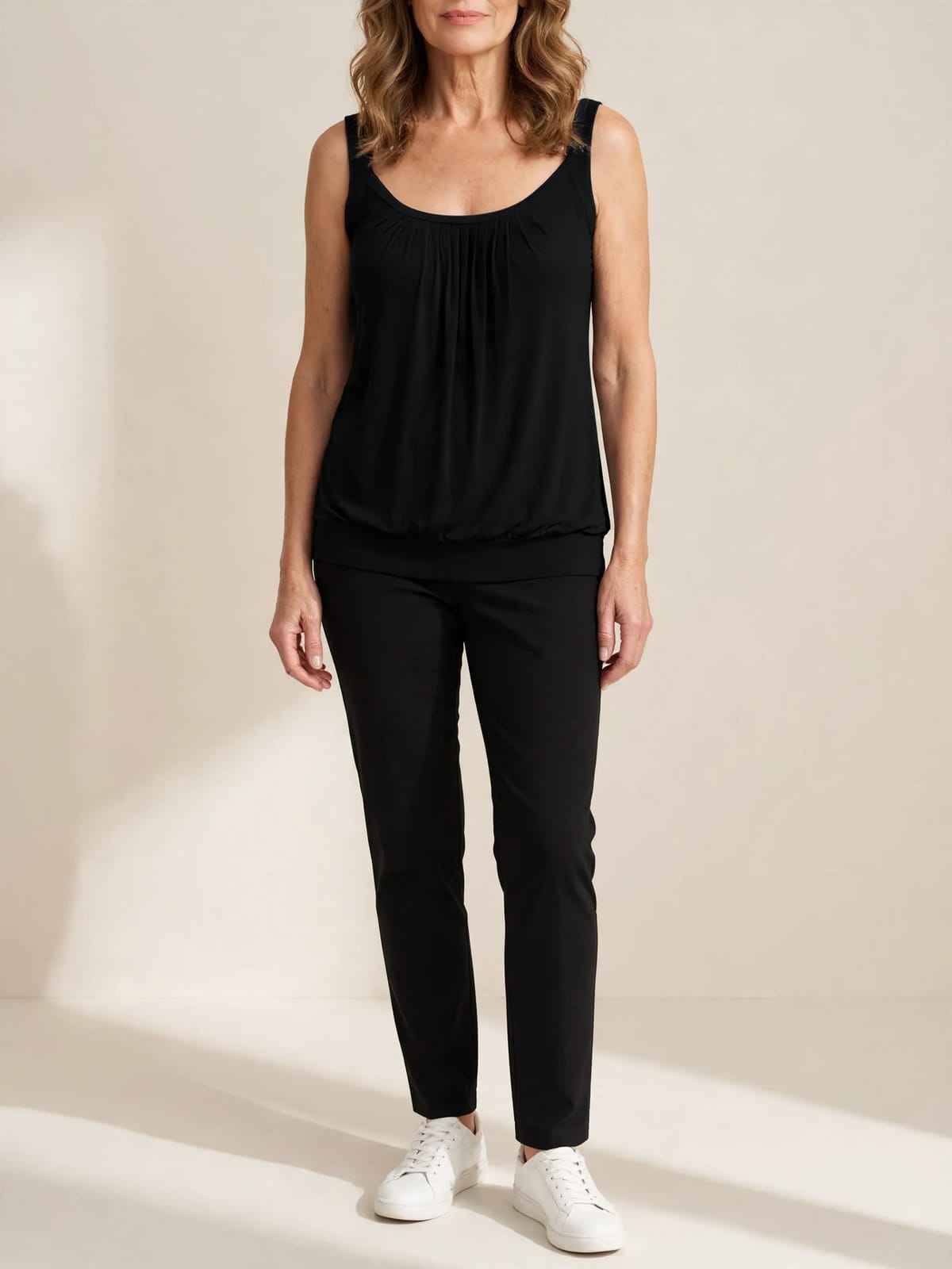 Lies – geplooide mouwloze top – Zwart – hele lengte