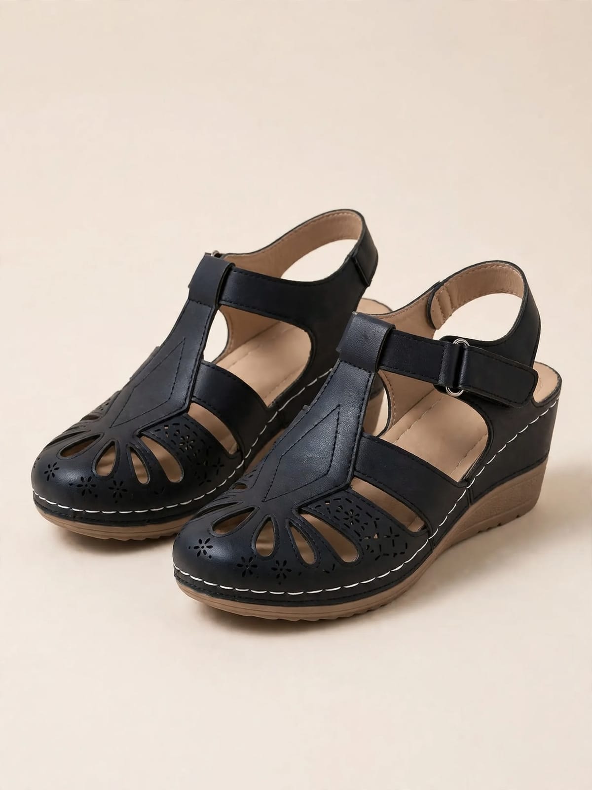 Liva – comfort sandalen met klittenband – Zwart – productfoto driekwart