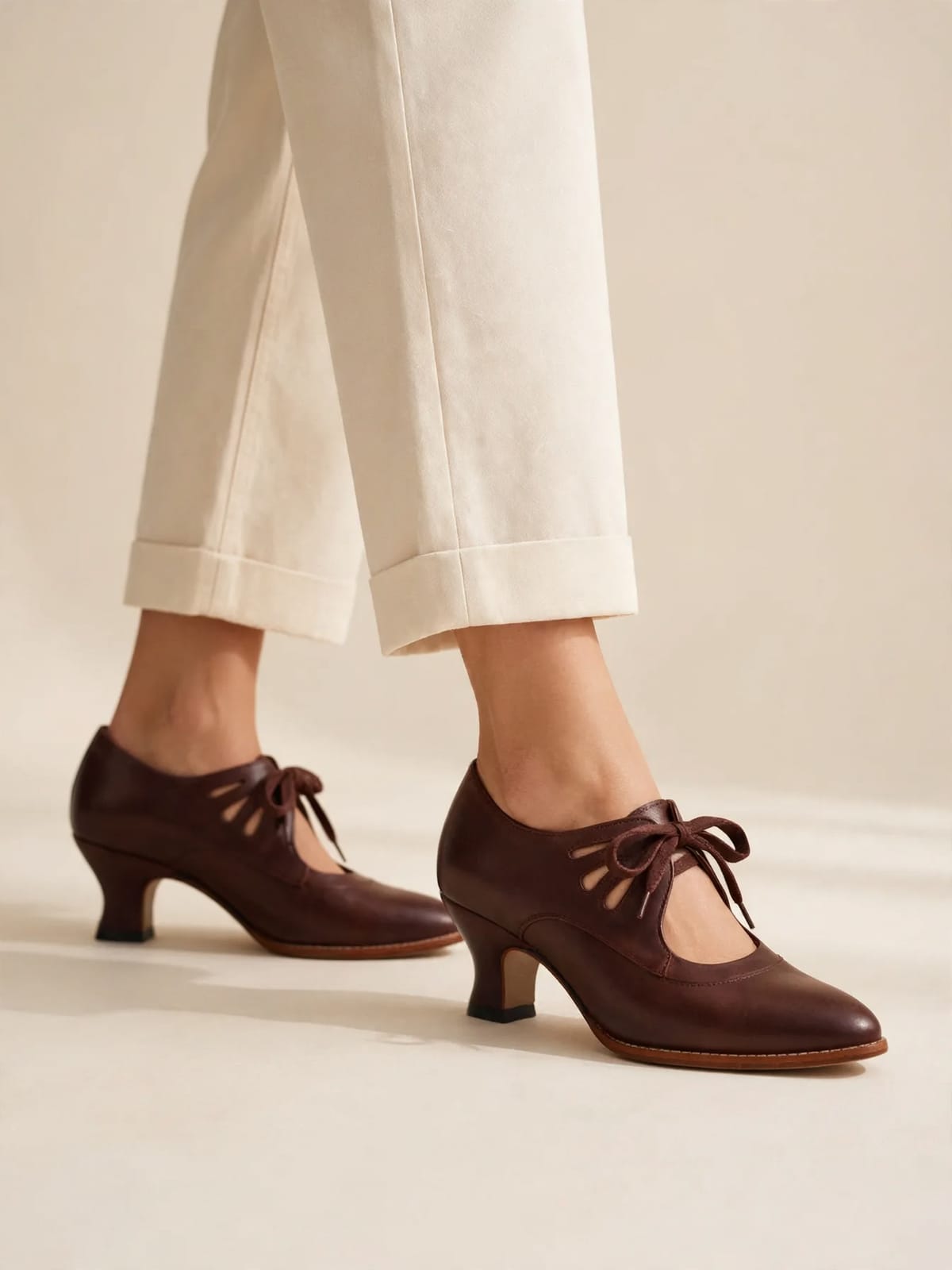 Loes – veterschoenen met hak – Rood – gedragen