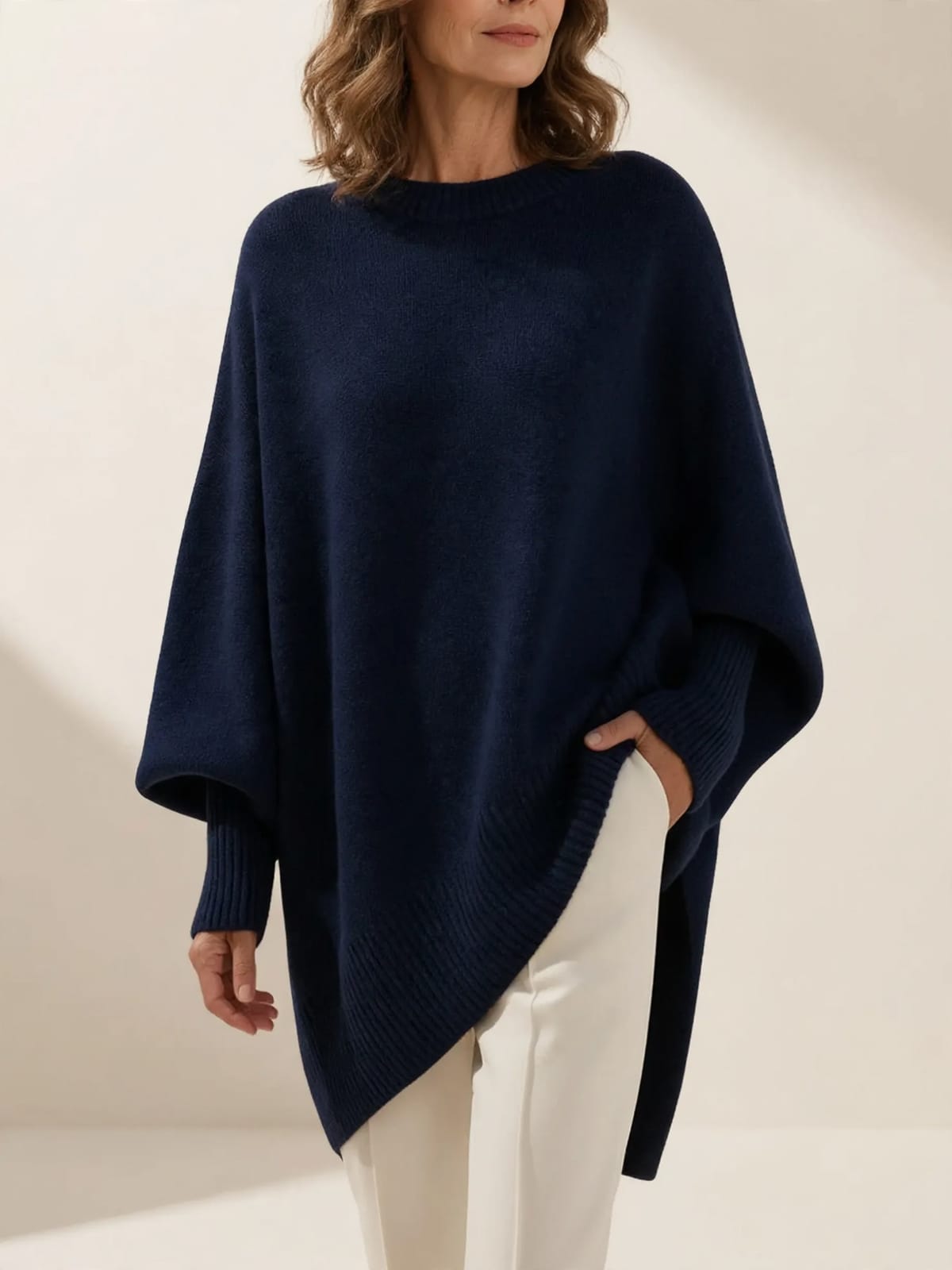 Loïs – oversized trui – Marineblauw – vooraanzicht