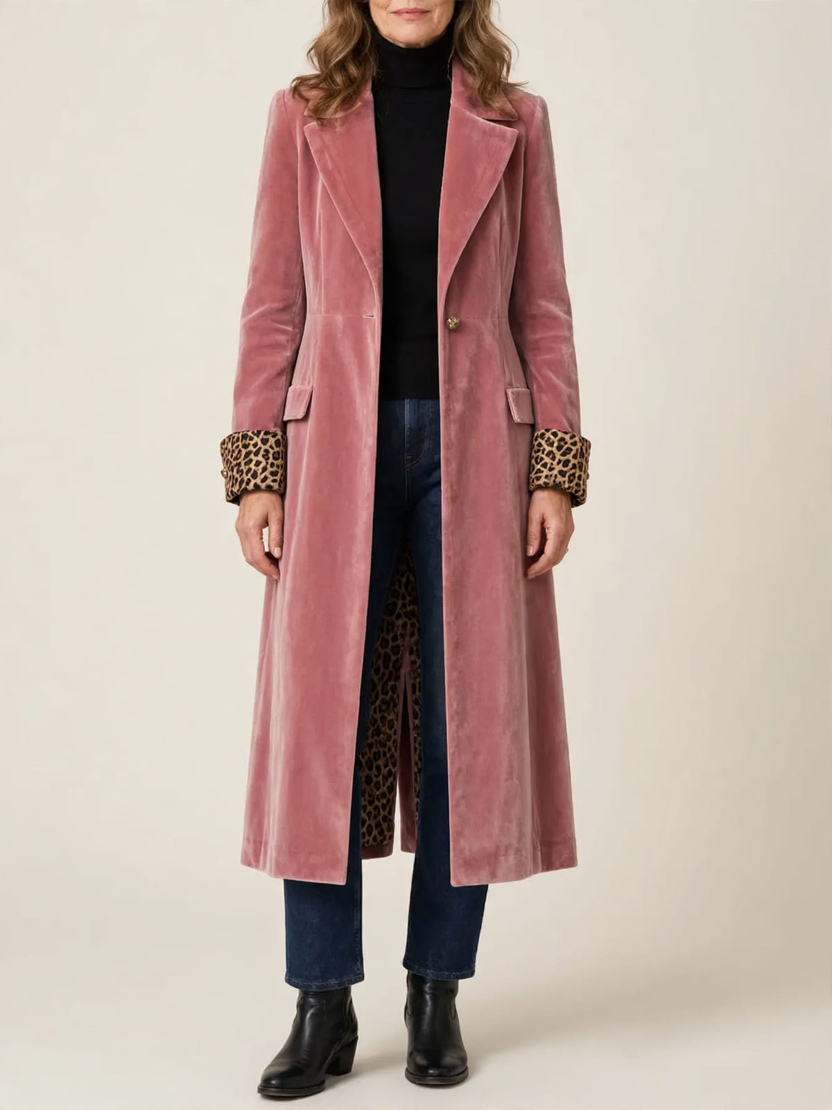 Marcella – lange getailleerde fluwelen jas – Roze – hele lengte