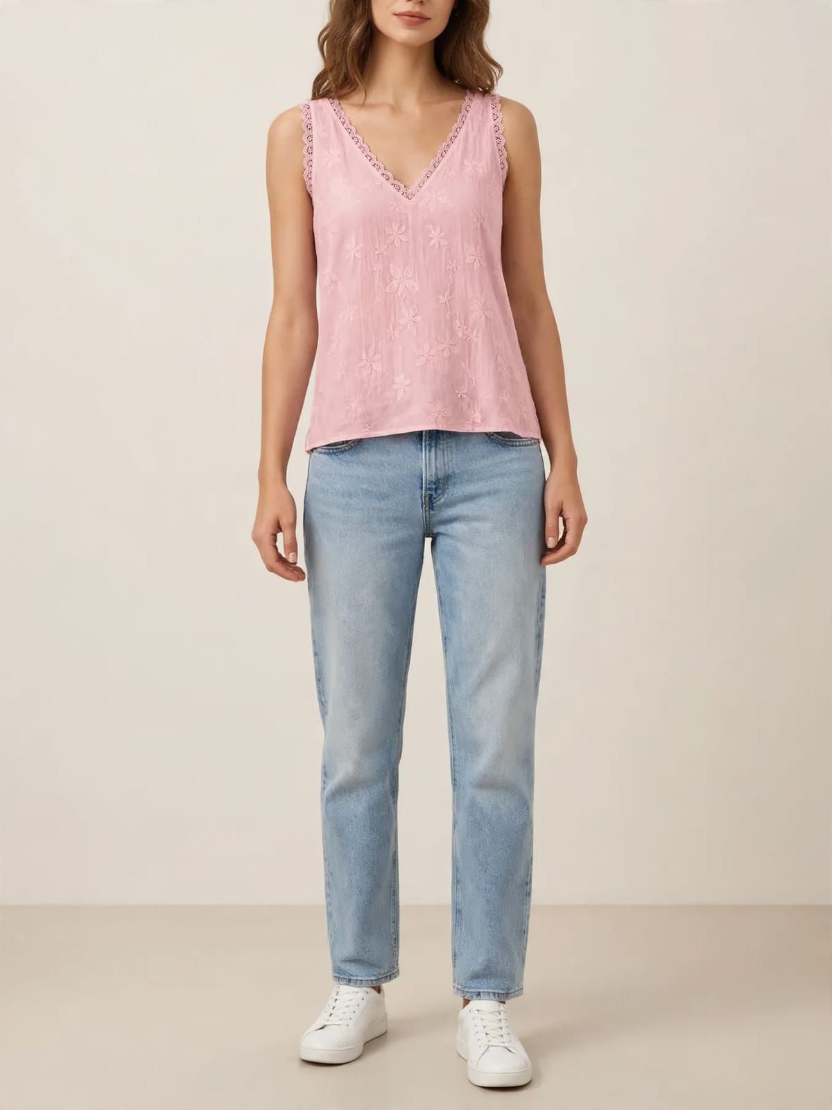 Marjet – kanten tanktop met V-hals – Roze – hele lengte