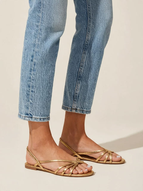 Marta | Gouden sandalen: de zomerse elegantie