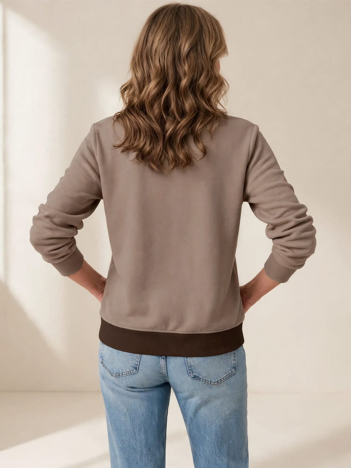 Nirvelle – sweater met vintage print – Mocha Brons – achterkant