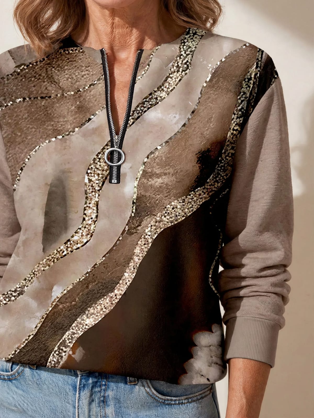 Nirvelle – sweater met vintage print – Mocha Brons – detail