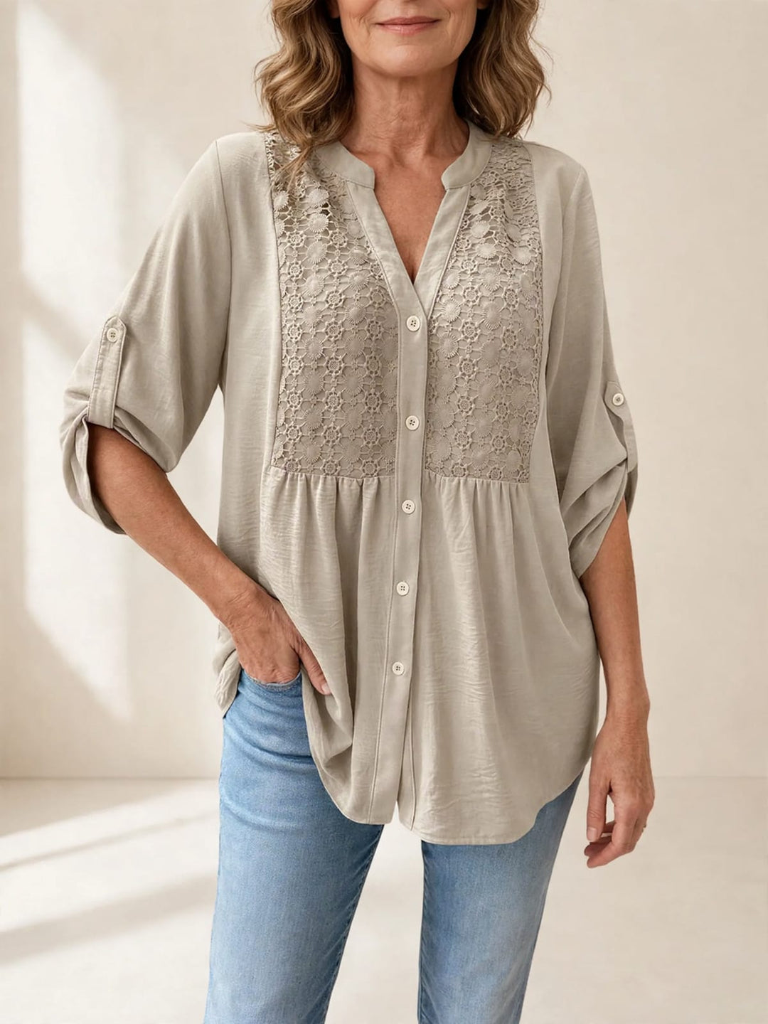Renate | Blouse met V-hals en knopen