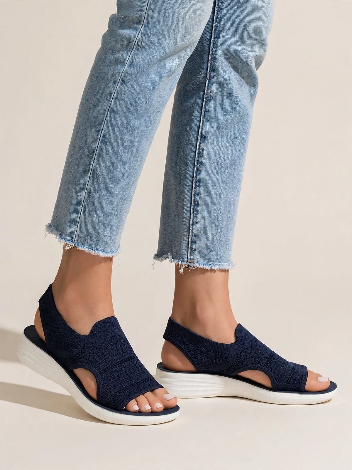 Rozemarijn – ademende sandalen – Marineblauw – gedragen zijkant