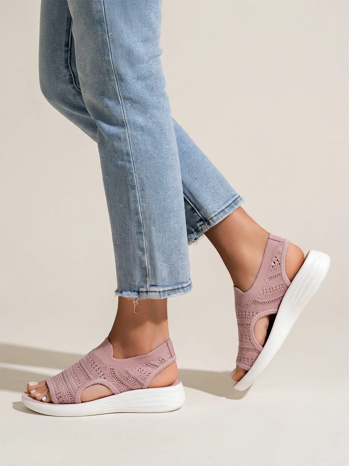 Rozemarijn – ademende sandalen – Roze – gedragen lopend