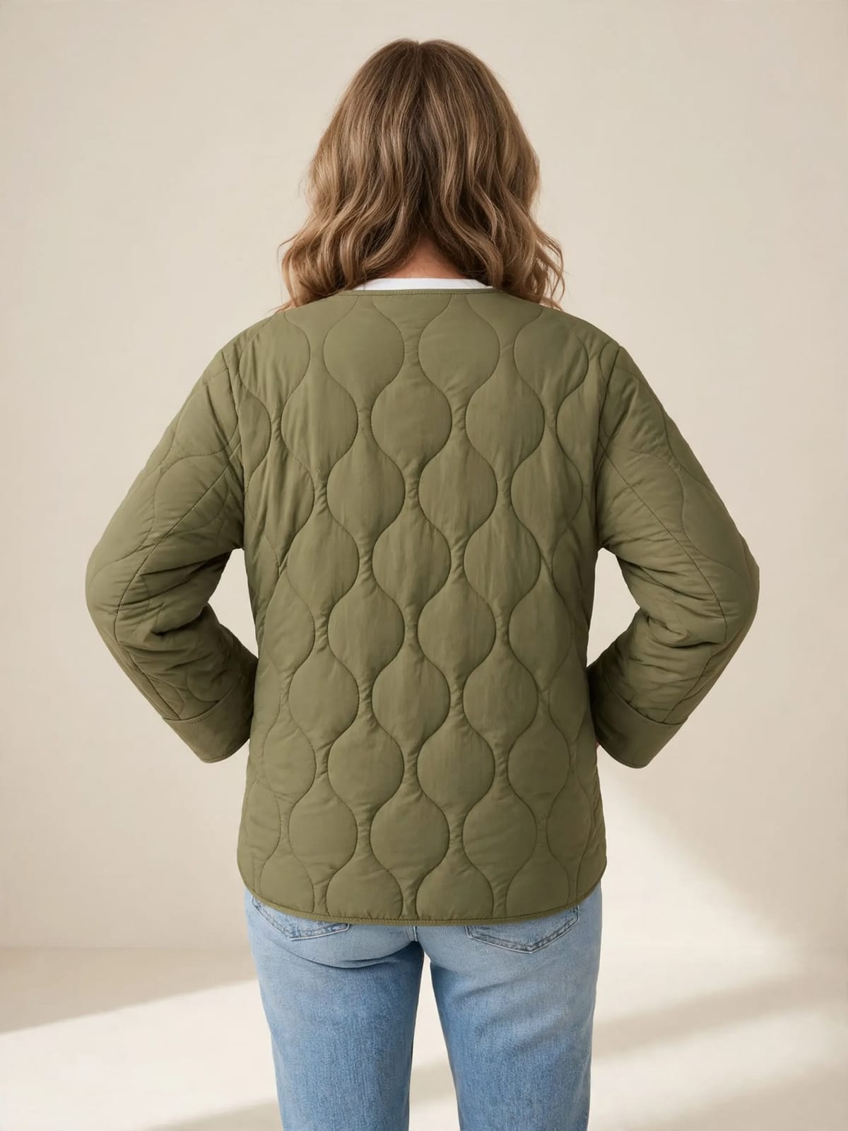 Selma – gewatteerd casual jasje – Legergroen – achterkant
